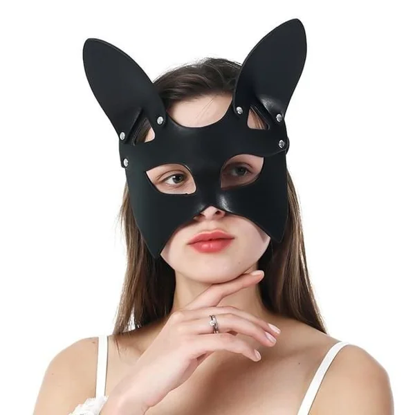 Domme in Training Catwoman Mask