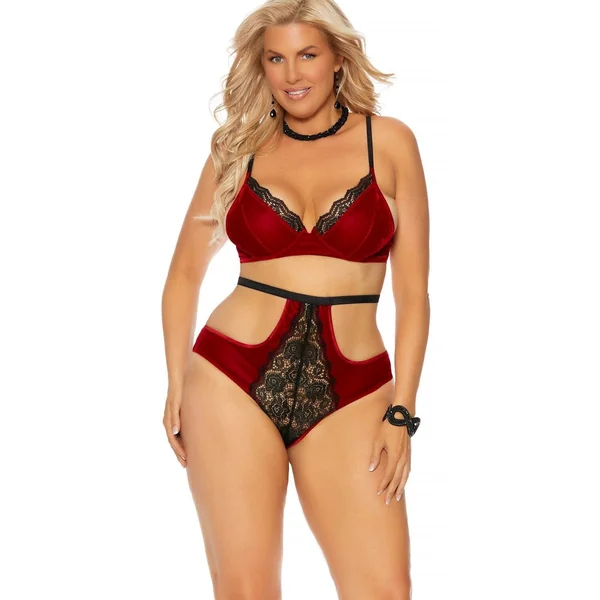 Plus Size Velvet And Lace Set With Underwire Cups